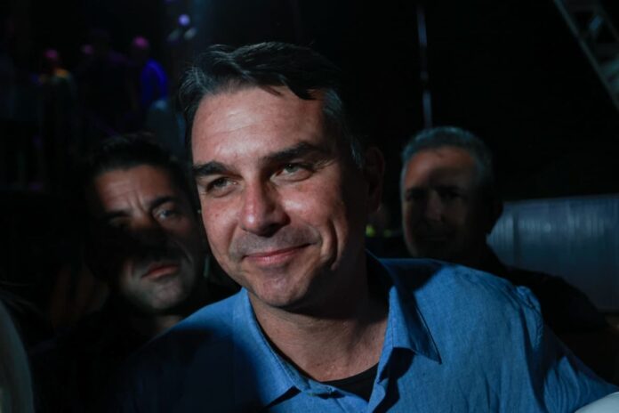 flavio-diz-que-ira-a-debates-se-lula-for:-“vou-aonde-ele-estiver”