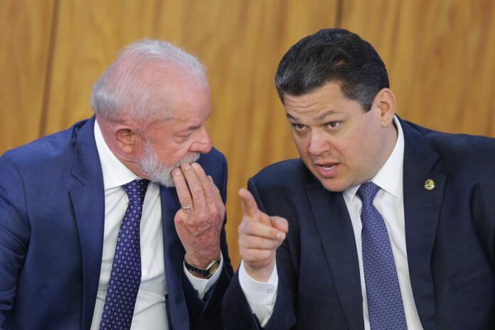 pec-da-6×1:-alcolumbre-assumira-tarefa-de-ouvir-senadores,-diz-lider