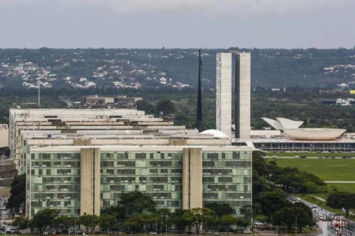 governo-amplia-gastos-fora-do-teto-e-enfraquece-meta-fiscal-em-2026
