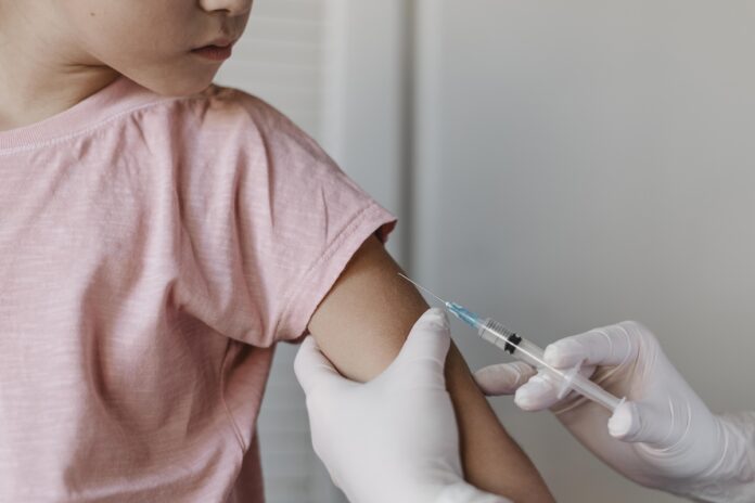 anvisa-rebate-fake-news-de-que-vacinas-no-brasil-sao-experimentais