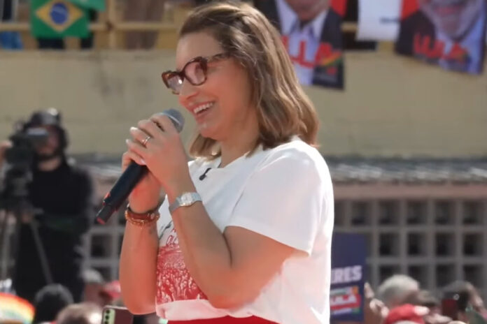 janja-homenageia-marisa-e-reforca-apoio-feminino-a-lula:-“admiracao”