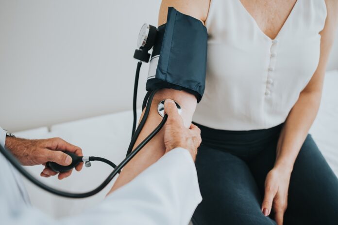 inflamacao-pode-influenciar-pressao-alta-e-se-torna-alvo-de-tratamento