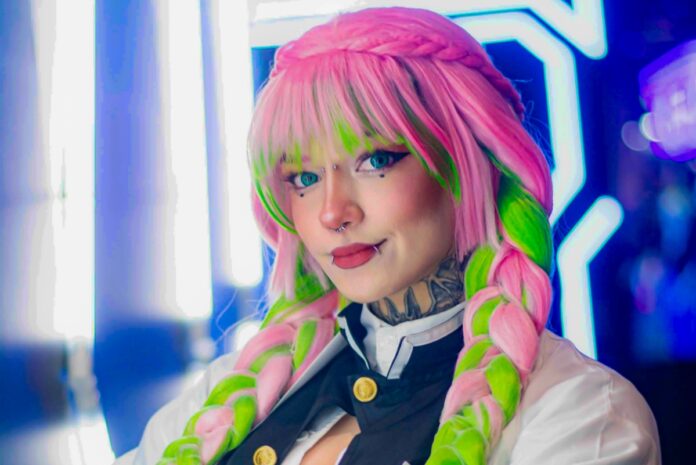 tata-leva-paixao-pelo-cosplay-ao-palco-do-metropoles-game-festival
