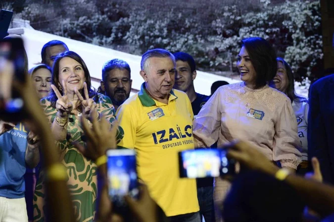 com-michelle-e-bia,-izalci-mostra-forca-no-pl-e-lanca-candidatura-a-camara-dos-deputados