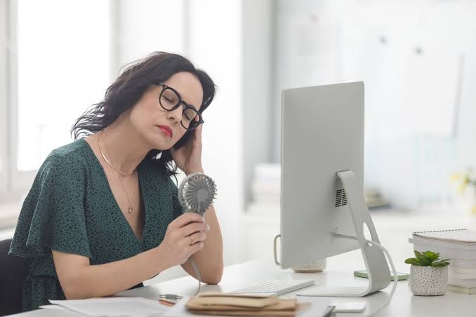 menopausa:-quando-o-corpo-muda-e-os-sentimentos-tambem-pedem-cuidado