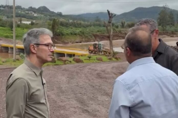 zema-visita-cidade-do-rs-afetada-pelas-enchentes-de-2024