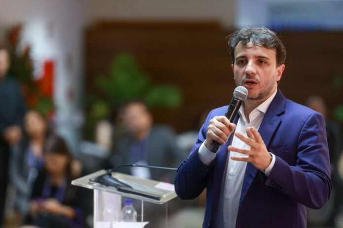 renan-santos-aciona-senado-com-pedido-para-impeachment-de-moraes-e-toffoli