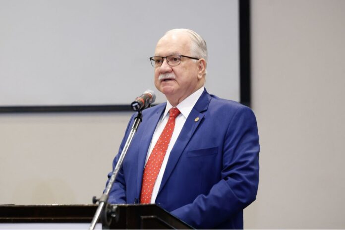 “nenhum-poder-esta-acima-da-lei”,-diz-fachin-em-evento-com-lula-e-gonet