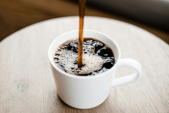 consumo-excessivo-de-cafe-pode-enfraquecer-os-ossos-em-mulheres-idosas