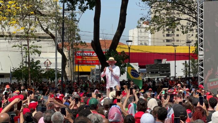 “trump,-faca-um-pix-para-voce-ver-como-e-bom”,-convida-lula-em-comicio