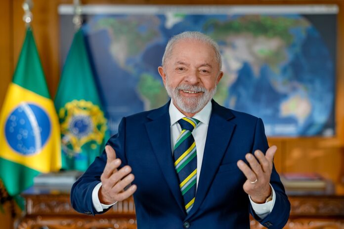 lula-vai-as-redes-sociais,-fala-de-pix-e-faz-comparacao-direta-com-flavio
