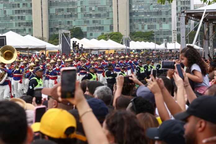 veja-imagens-do-7-de-setembro-em-brasilia,-no-desfile-pela-soberania