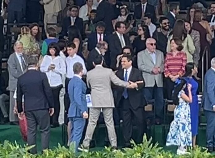 rejeitado-no-senado,-messias-cumprimenta-alcolumbre-no-7-de-setembro