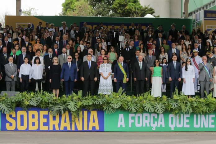 sete-de-setembro:-lula-participa-de-desfile-com-fachin,-alcolumbre-e-motta