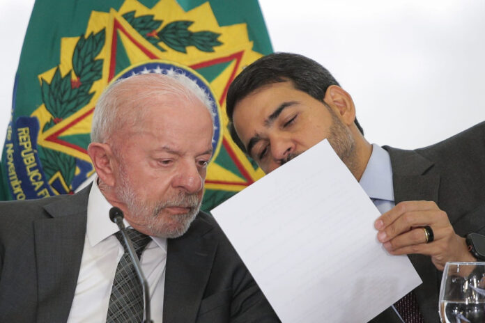 lula-se-reune-com-agu-no-alvorada-apos-mendonca-afastar-diretor-geral-da-pf