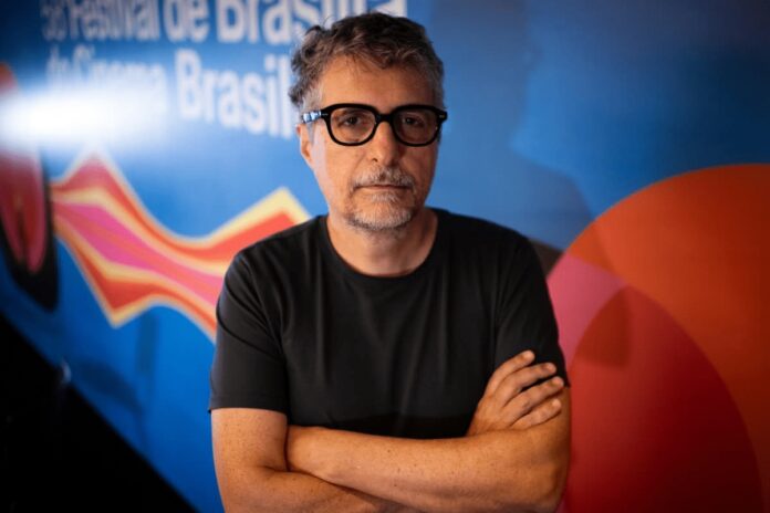 kleber-mendonca-filho-avalia-o-agente-secreto:-“nao-faria-nada-diferente”