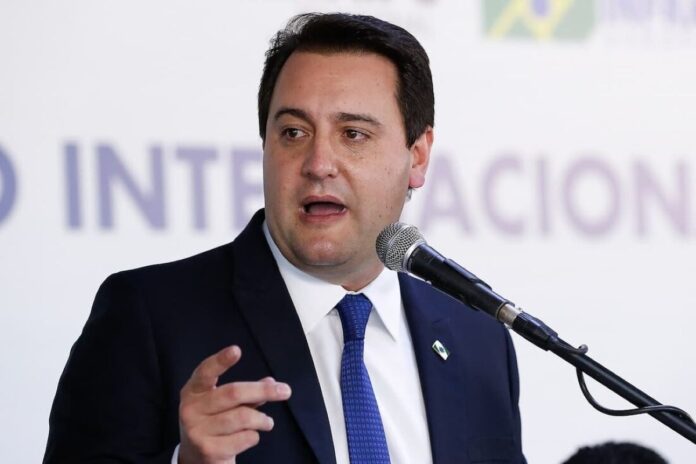 ratinho-jr.-se-afasta-do-governo-para-tentar-levar-sandro-alex-ao-2o-turno