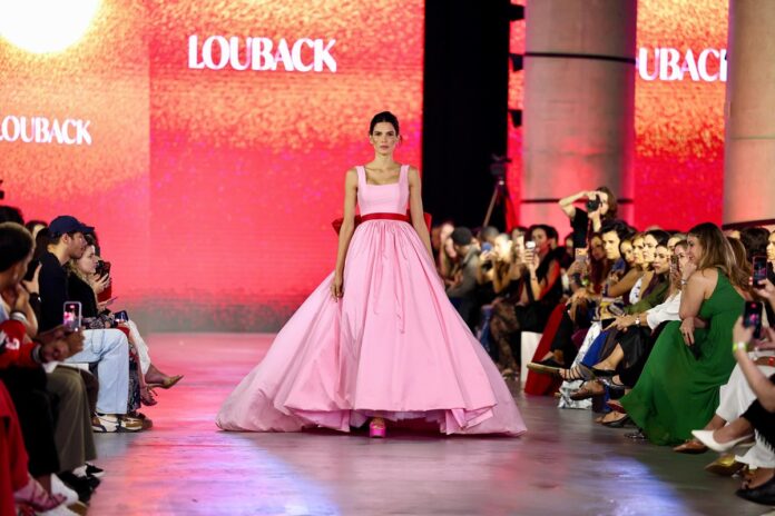 com-raica-oliveira,-2o-dia-de-metropoles-catwalk-une-moda-e-arte-interativa