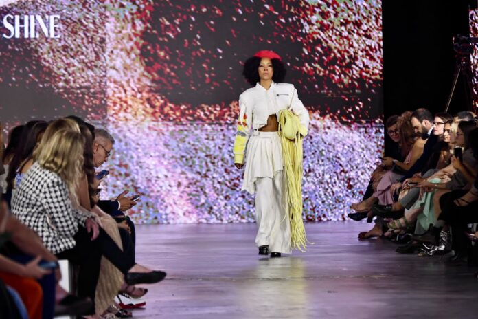 metropoles-catwalk-encerra-3a-edicao-com-negra-li-na-passarela