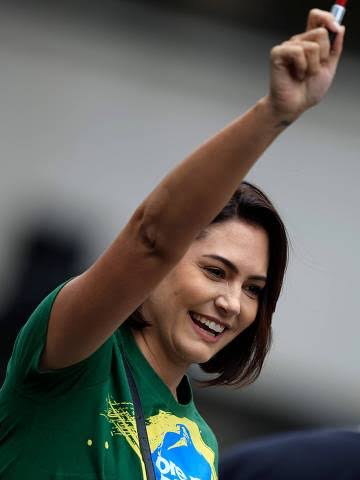 com-apelo-emocionado,-ex-primeira-dama-reforca-palanque-politico-e-cobra-anistia-ampla