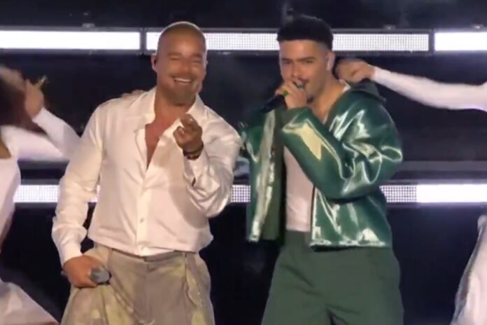 pedro-sampaio-e-ricky-martin-se-apresentam-na-nfl.-veja-repercussao-na-web