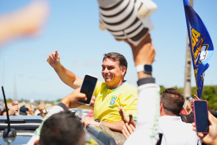 tse-concede-resposta-a-flavio-apos-site-de-lula-associa-lo-a-milicia