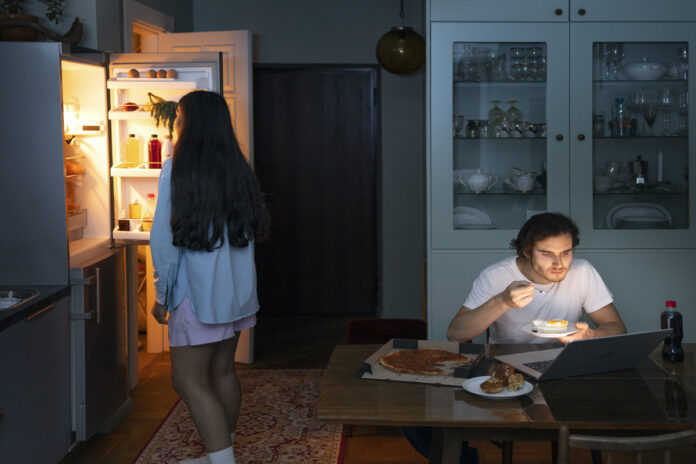 comer-de-madrugada-pode-alterar-o-metabolismo-e-elevar-risco-de-doencas