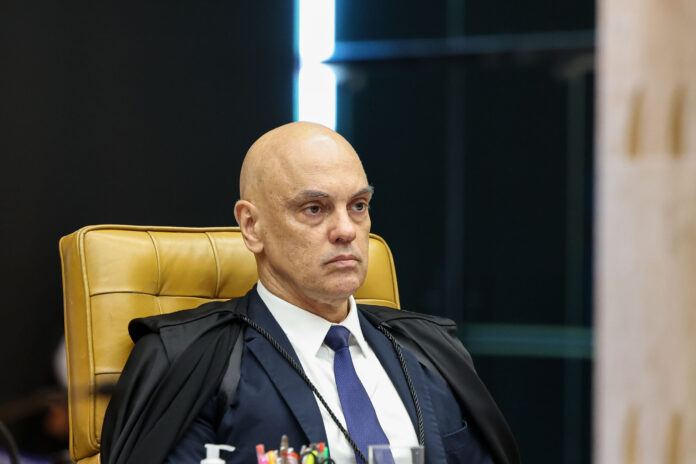 moraes-multa-advogado-de-reu-do-8/1-em-r$-5-mil-por-usar-prompt-de-ia