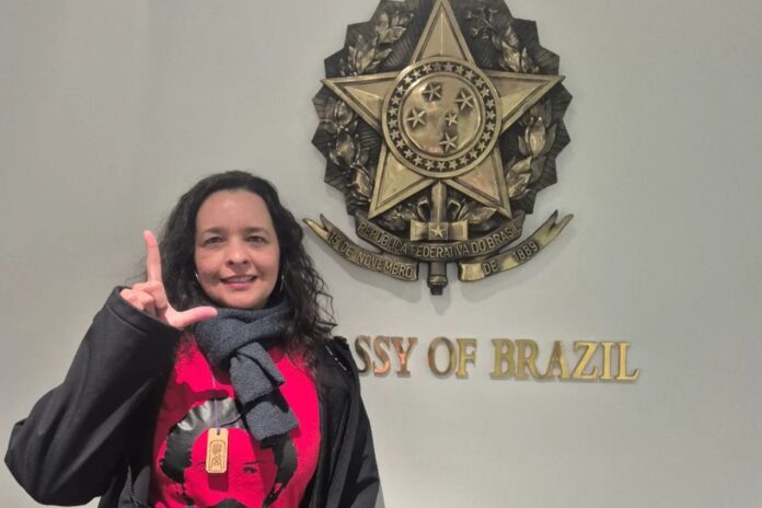 pintora-brasileira-dirigiu-9-horas-e-foi-uma-das-primeiras-a-votar-em-2026