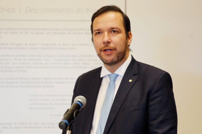 ex-bc,-renato-gomes-e-o-novo-presidente-da-associacao-brasileira-de-bancos