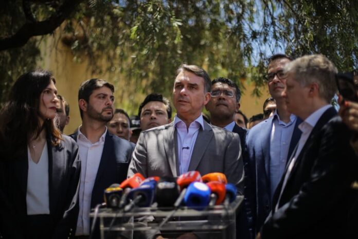 apos-apoio-de-uniao-pp,-flavio-bolsonaro-ganha-reforco-do-novo-no-2o-turno