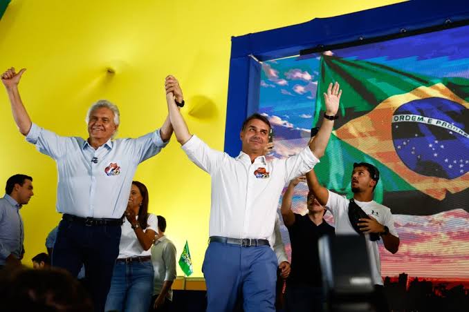 caiado-anuncia-apoio-a-flavio-bolsonaro-no-segundo-turno:-“devolver-o-brasil-aos-brasileiros-de-bem”