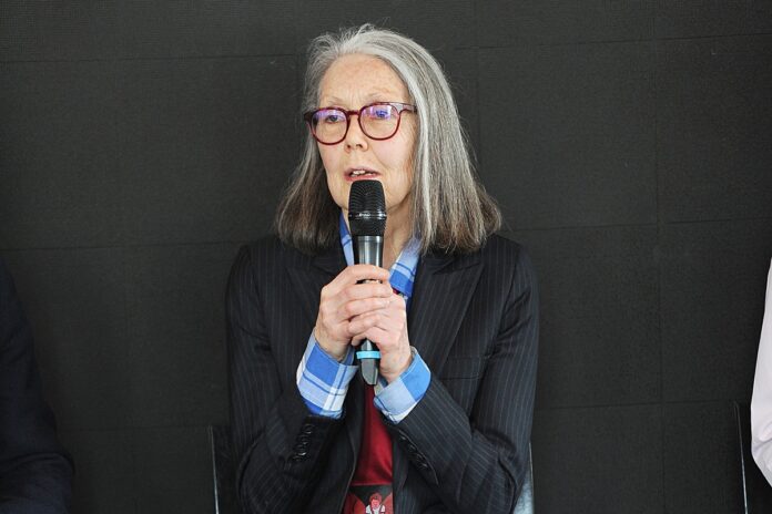 escritora-canadense-anne-carson-vence-o-premio-nobel-de-literatura-de-2026