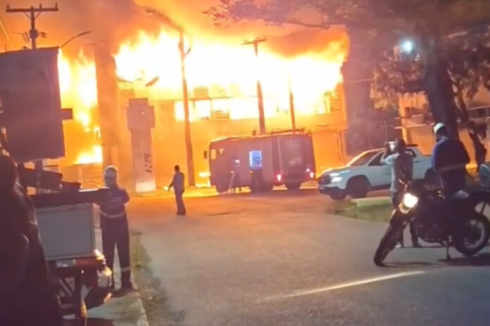 imagens-mostram-incendio-em-predio-de-pesquisa-da-ufpe