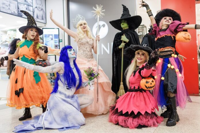 halloween-gratuito-no-taguatinga-shopping-tera-bailinho,-caca-aos-doces-e-cenario-inspirado-no-laboratorio-do-frankenstein