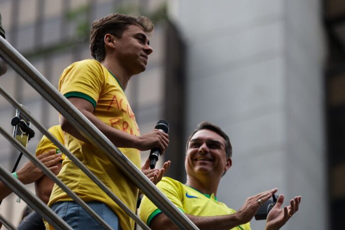 flavio-segue-dica-de-nikolas-e-propoe-“pai-nosso”-em-fala-final-de-debate