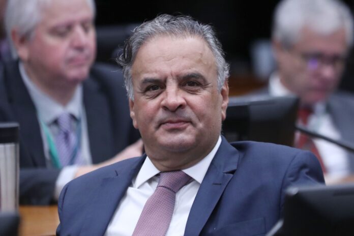em-nome-do-psdb,-aecio-cumprimenta-lula-pela-vitoria-e-ressalta-democracia