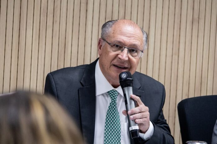 alckmin-diz-que-fuga-de-flavio-bolsonaro-para-os-eua-e-“incompreensivel”